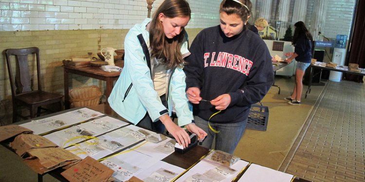 Days 1 2 Orientation - High School volunteers at JHC learn about archaeology